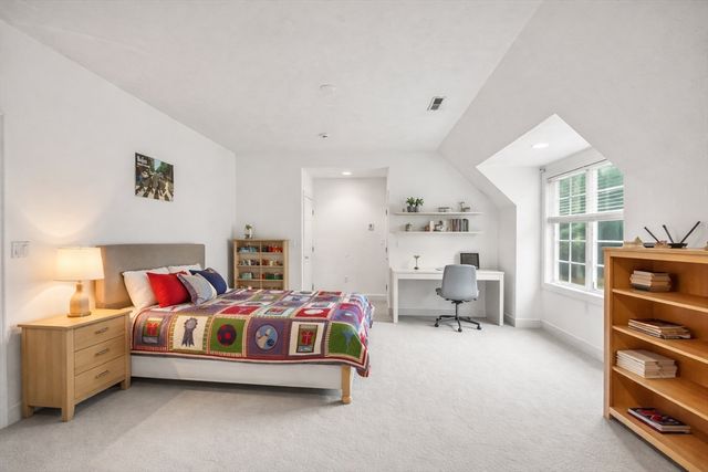 8 Stratford Way, Lincoln, MA 01773
