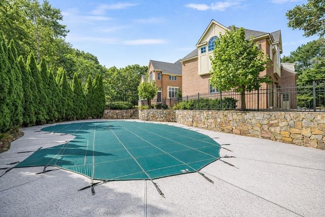 8 Stratford Way, Lincoln, MA 01773