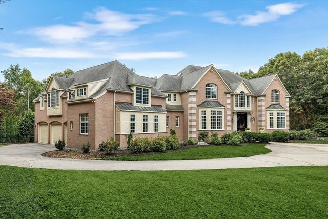8 Stratford Way, Lincoln, MA 01773