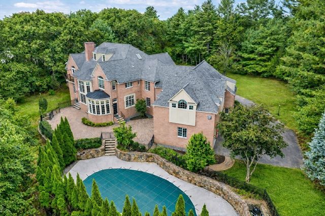 8 Stratford Way, Lincoln, MA 01773
