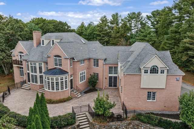 8 Stratford Way, Lincoln, MA 01773
