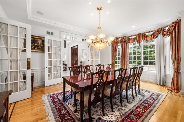 8 Stratford Way, Lincoln, MA 01773