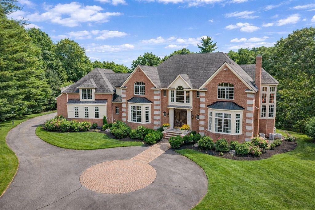 8 Stratford Way, Lincoln, MA 01773