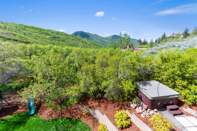 5632 E PIONEER FORK RD, Emigration Canyon, UT 84108