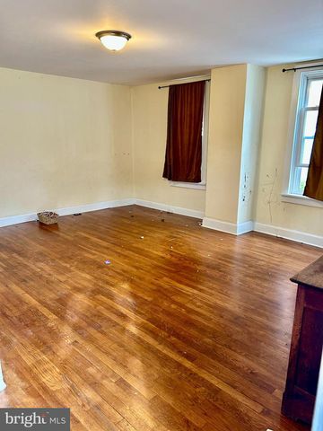 9 W PENNSYLVANIA AVE, Stewartstown, PA 17363