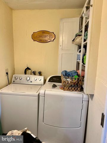 9 W PENNSYLVANIA AVE, Stewartstown, PA 17363