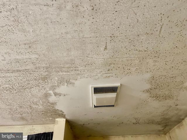 9 W PENNSYLVANIA AVE, Stewartstown, PA 17363