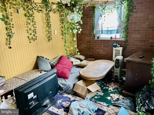 9 W PENNSYLVANIA AVE, Stewartstown, PA 17363