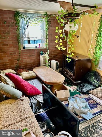 9 W PENNSYLVANIA AVE, Stewartstown, PA 17363