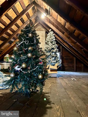 9 W PENNSYLVANIA AVE, Stewartstown, PA 17363