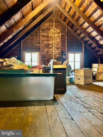 9 W PENNSYLVANIA AVE, Stewartstown, PA 17363