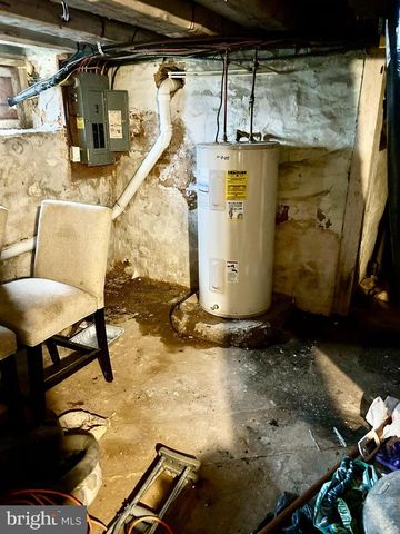 9 W PENNSYLVANIA AVE, Stewartstown, PA 17363