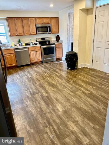 9 W PENNSYLVANIA AVE, Stewartstown, PA 17363