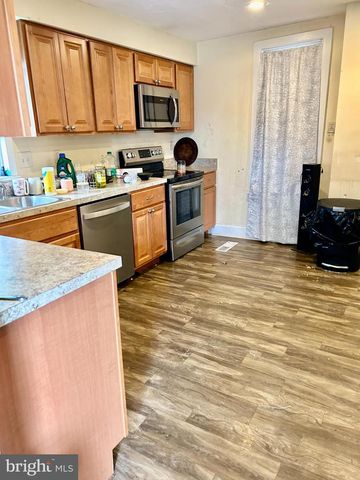 9 W PENNSYLVANIA AVE, Stewartstown, PA 17363