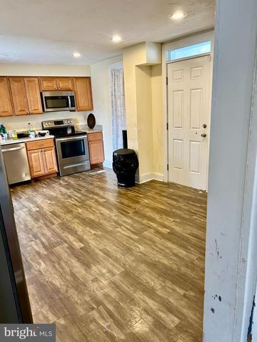 9 W PENNSYLVANIA AVE, Stewartstown, PA 17363