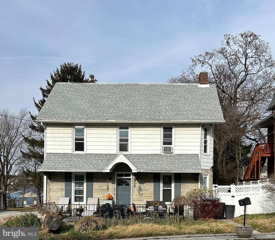 9 W PENNSYLVANIA AVE, Stewartstown, PA 17363