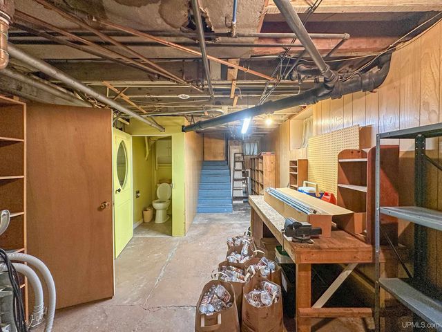 404 S 18th Street, Escanaba, MI 49829