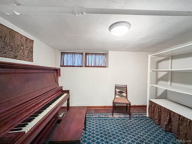 404 S 18th Street, Escanaba, MI 49829