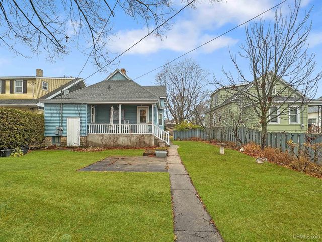 404 S 18th Street, Escanaba, MI 49829