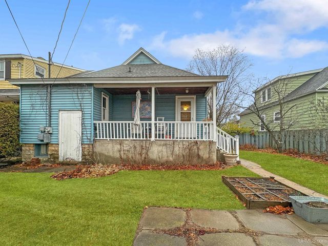 404 S 18th Street, Escanaba, MI 49829
