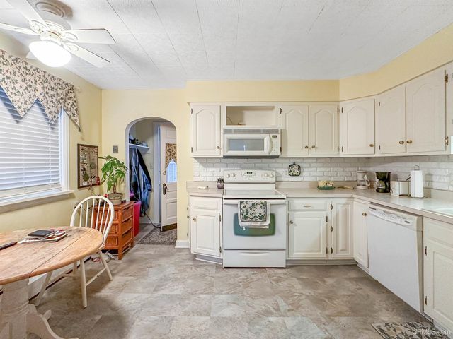 404 S 18th Street, Escanaba, MI 49829