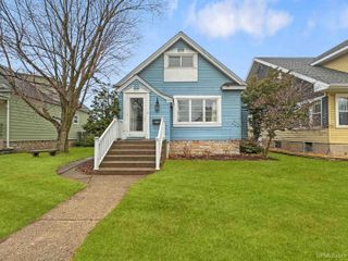 404 S 18th Street, Escanaba, MI 49829