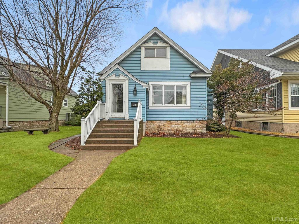 404 S 18th Street, Escanaba, MI 49829