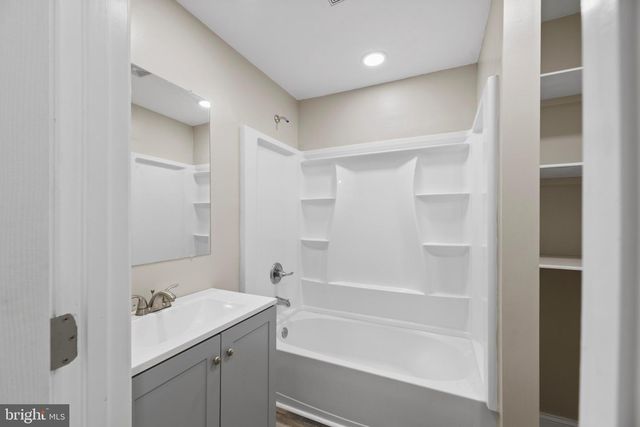 29 N CLINTON ST, Baltimore, MD 21224