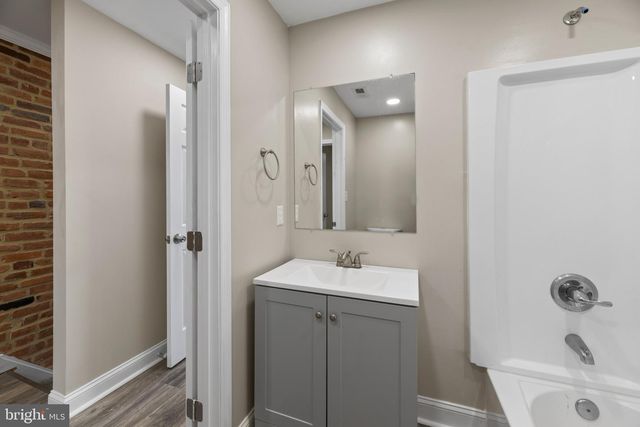 29 N CLINTON ST, Baltimore, MD 21224