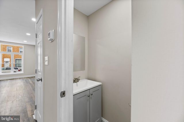 29 N CLINTON ST, Baltimore, MD 21224