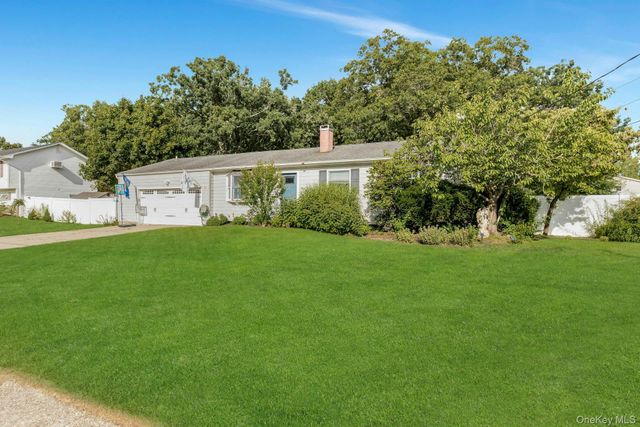 941 Montauk Avenue, Islip Terrace, NY 11752