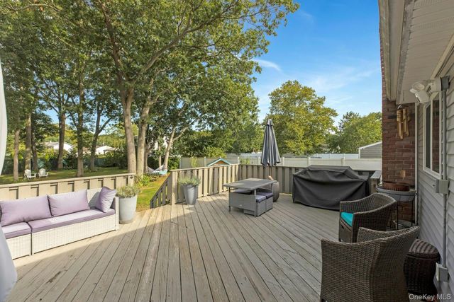 941 Montauk Avenue, Islip Terrace, NY 11752