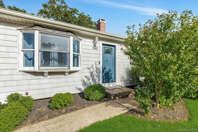 941 Montauk Avenue, Islip Terrace, NY 11752