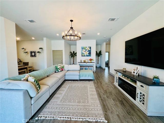 5803 Hawthorn Tree, Bakersfield, CA 93313