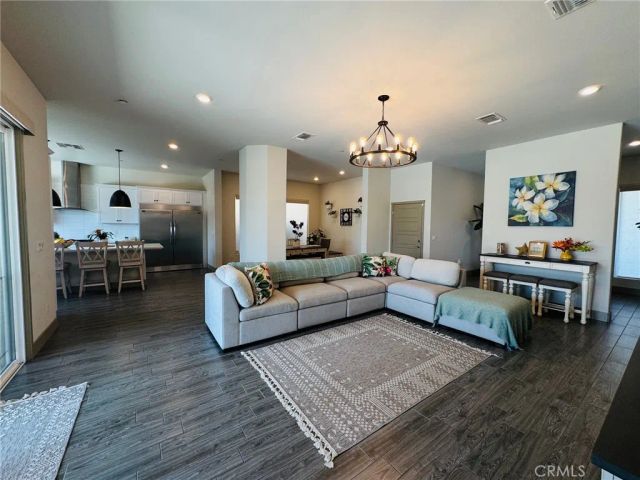 5803 Hawthorn Tree, Bakersfield, CA 93313