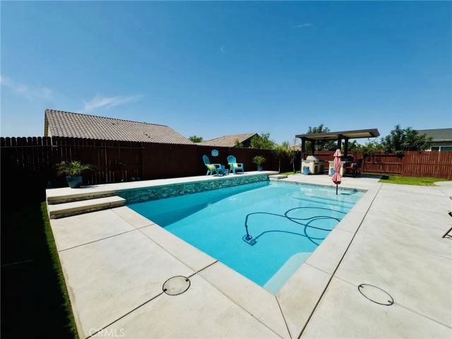 5803 Hawthorn Tree, Bakersfield, CA 93313