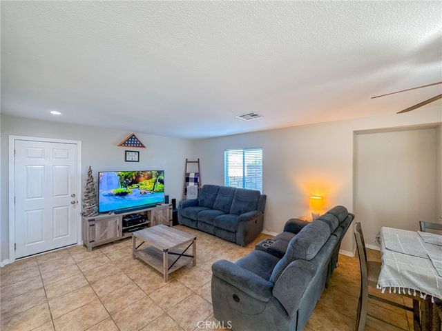 43956 Gillan Avenue, Lancaster, CA 93535