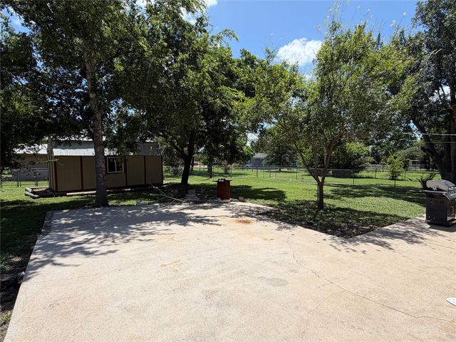 650 W Vaughan ST, Bertram, TX 78605
