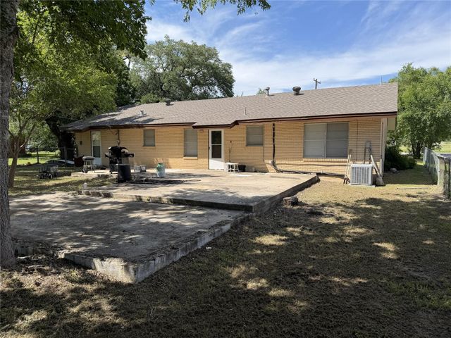 650 W Vaughan ST, Bertram, TX 78605