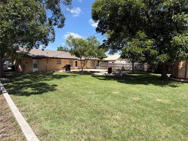 650 W Vaughan ST, Bertram, TX 78605