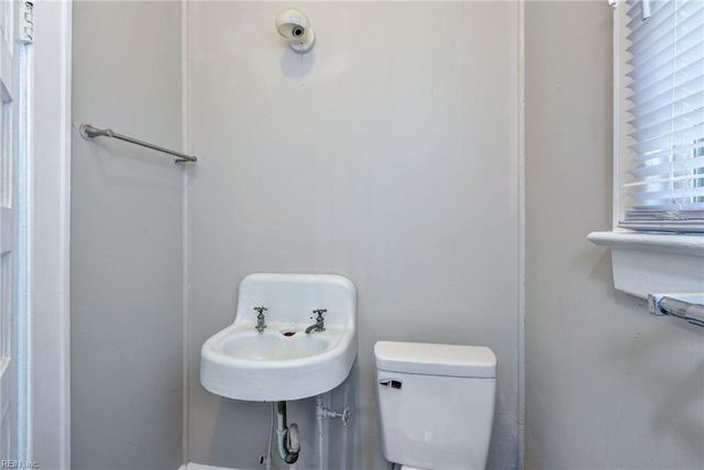 715 Chesapeake AVE, Hampton, VA 23661