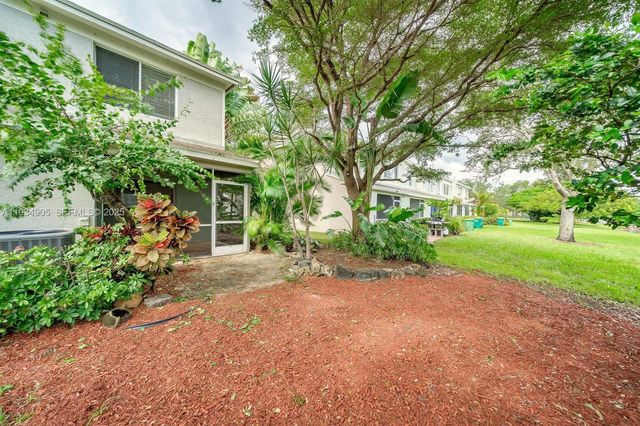 8040 Sanibel Dr 8040, Tamarac, FL 33321
