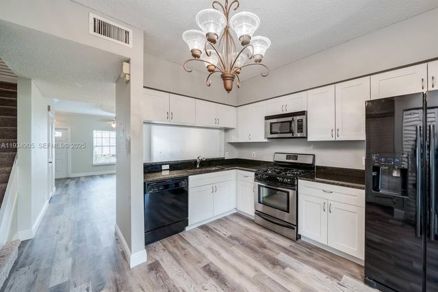 8040 Sanibel Dr 8040, Tamarac, FL 33321