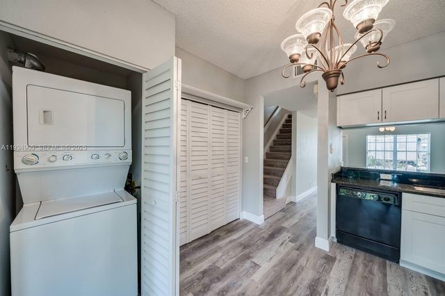 8040 Sanibel Dr 8040, Tamarac, FL 33321