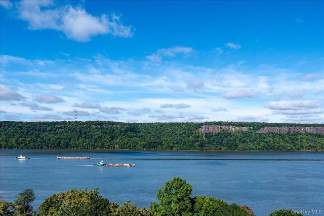 678 Warburton Avenue 7I-7J, Yonkers, NY 10701