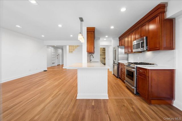 678 Warburton Avenue 7I-7J, Yonkers, NY 10701
