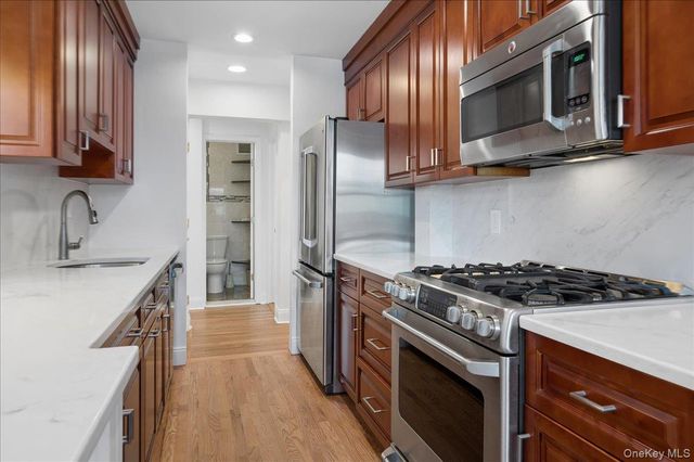 678 Warburton Avenue 7I-7J, Yonkers, NY 10701