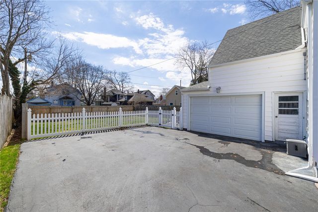 109 Chimayo Road, Irondequoit, NY 14617