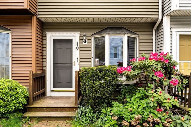 19 Dixfield 101, Boston, MA 02127