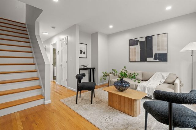 19 Dixfield 101, Boston, MA 02127